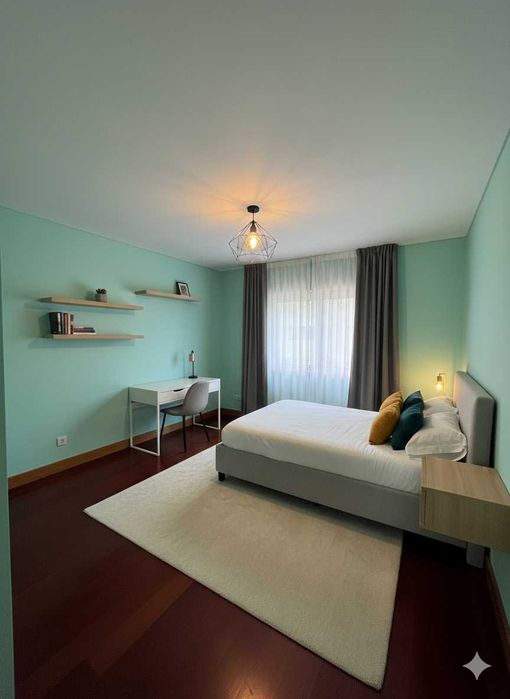 Apartamento T3 – 3 Suites, 3 Lugares de garagem - a 50 metros do Mar