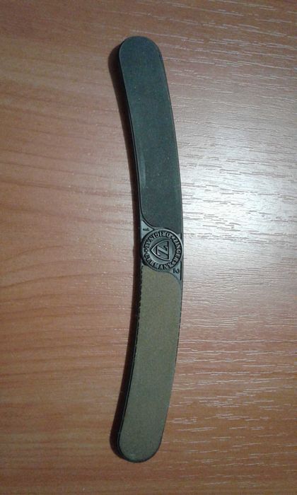 Манікюрний інструмент для чищення нігтів і кутикули