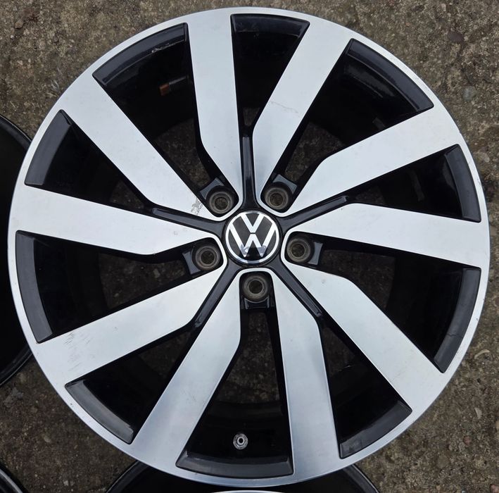 Felgi aluminiowe Vw Passat Sharan Arteon T-Roc 8x18 ET44 5x112