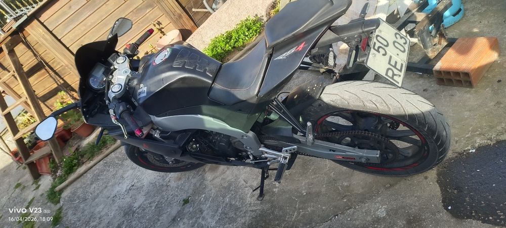 Vendo ou troco Aprilia rs4