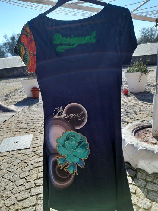 Saldos, Vestido da Desigual curto slim floral e círculos