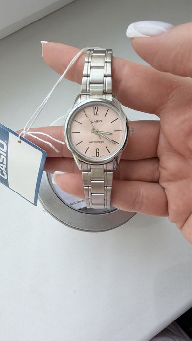 Новий жіночий годинник Casio з нержавіючої сталі