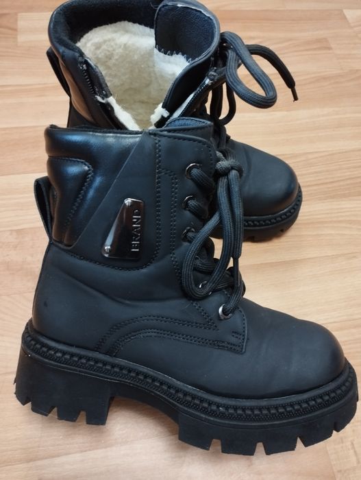 Продам дитячі зимні ботінки