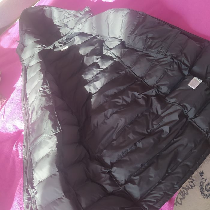 Віддаю теплі куртки,сукні, шапку, бюстгальтери