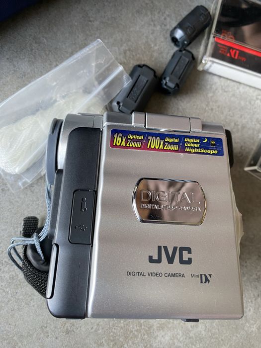 Cyfrowa camera mini  JVC GR-DX25EK