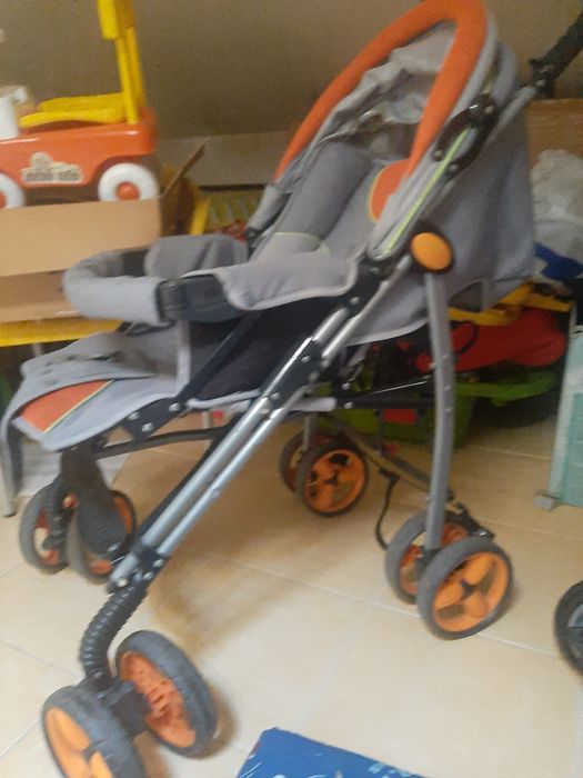 Carrinho de bebe cinzinto usado , em bom estado