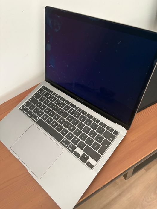 MacBook Air m1 uszkodzona matryca