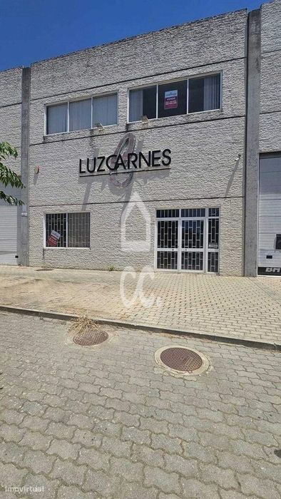 Armazém situado no parque industrial