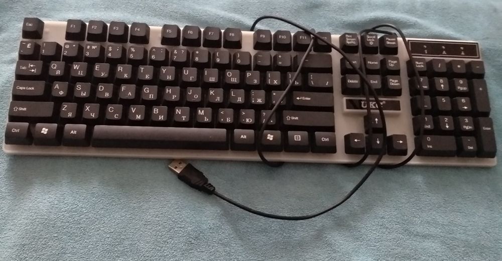 Продам недорого в ідеальному стані клавіатура до комп'ютера.