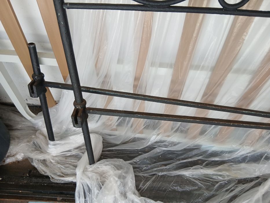 Cama de ferro antiga+estrado