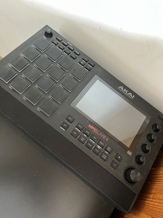 Akai Professional MPC Live 2