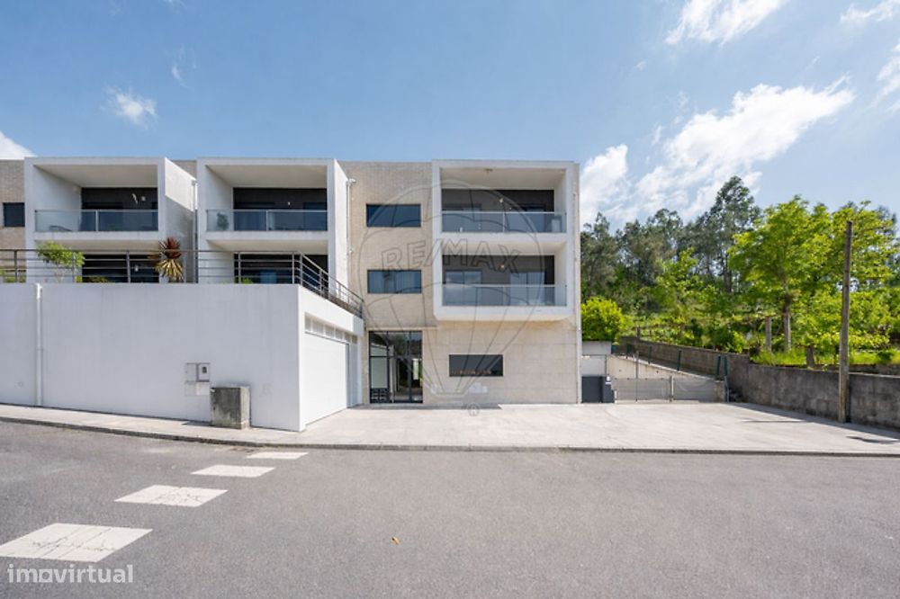 Apartamento T3 em Ruilhe, próximo da cidade de Braga! — Ruílhe, Braga