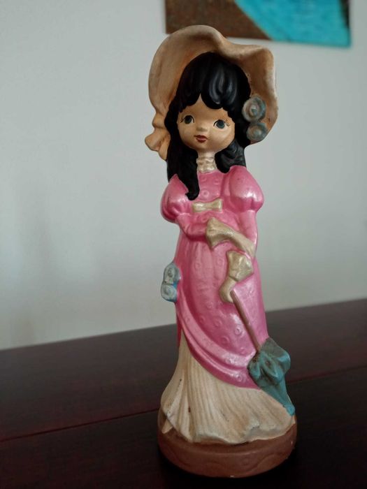 figura de loiça e boneca