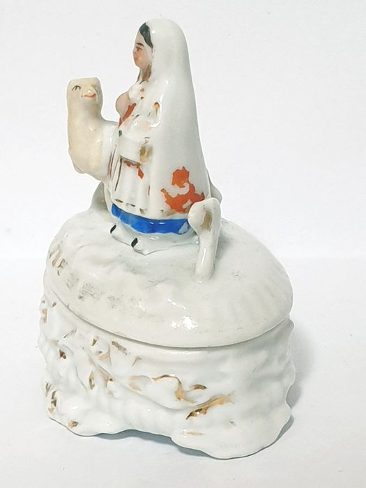 Amorosa antiga caixinha figurativa em porcelana Conta e Boehme