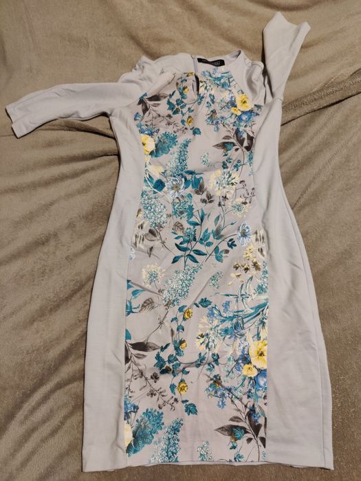 Sukienka w kwiaty top secret rękaw 3/4