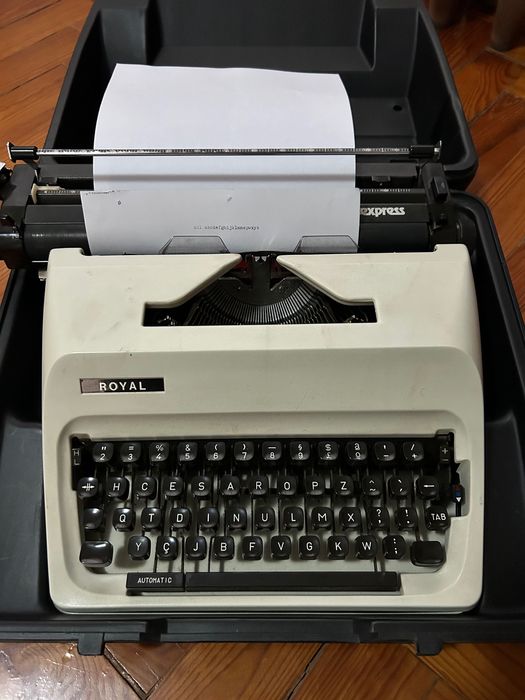 Máquina de escrever antiga