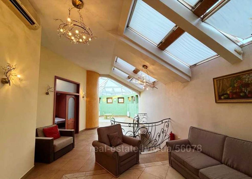 Продаж унікальної дворівневої квартири, 325 м2, вул. С.Бандери $299000 - View 2