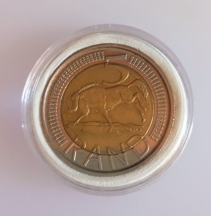 10000 Meticais Moçambique 2003 e 5 Rand Isemula África 2011.