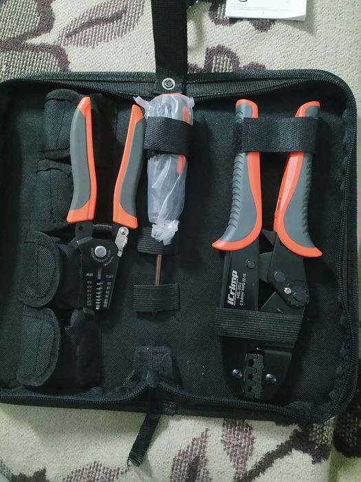 Інструмент для електрика