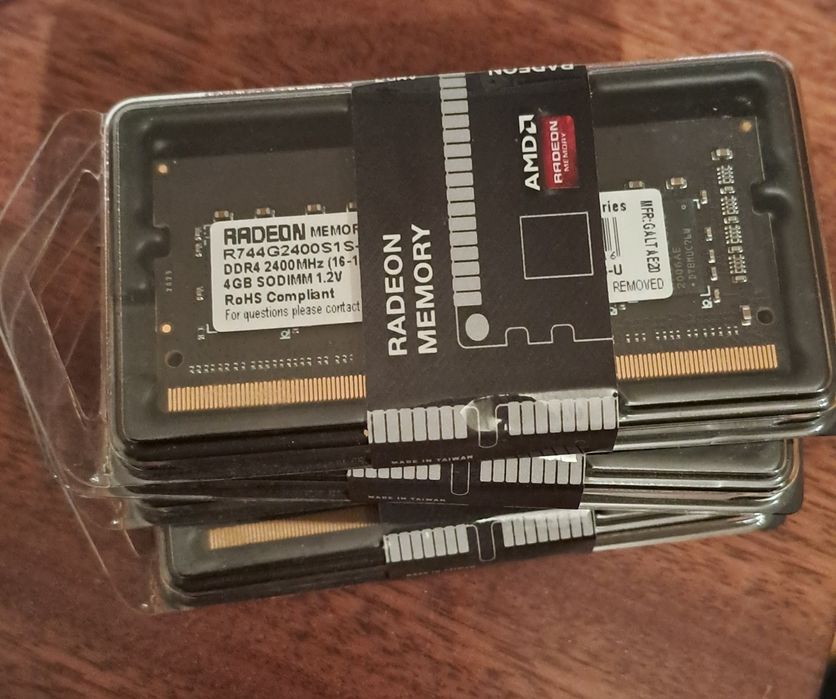 Оперативна пам'ять RADEON DDR4 4GB для ноутбука - 4 плашки