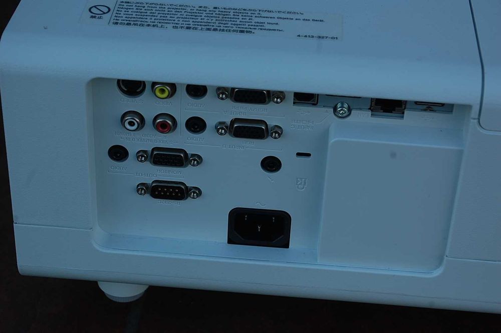 Projektor Sony VPL-SW631 ultrakrótkoogniskowy + Pilot