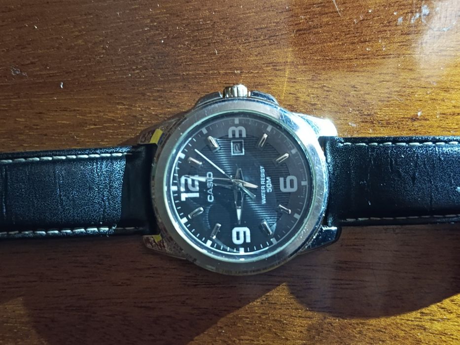 Продам стильные наручные часы Casio в классическом дизайне.
Подойдут к