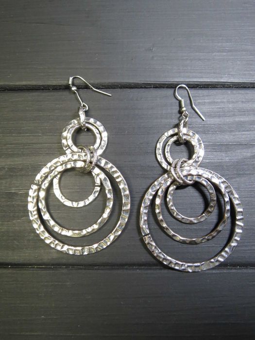 Серьги длинные белые