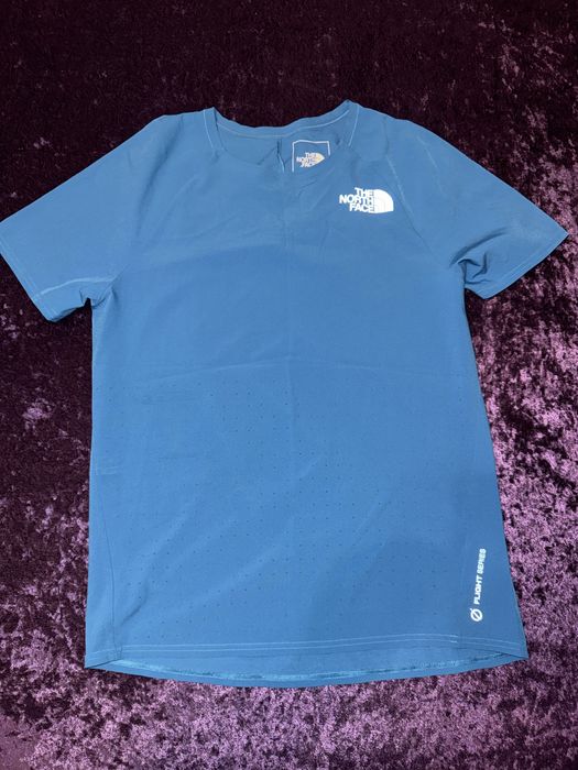 Чоловічі спортивні штани The North Face Men's Woven Pant. Розмір М. Беговая футболка The North Face Men's Flight Weightless Short-Sleeve Shirt. S