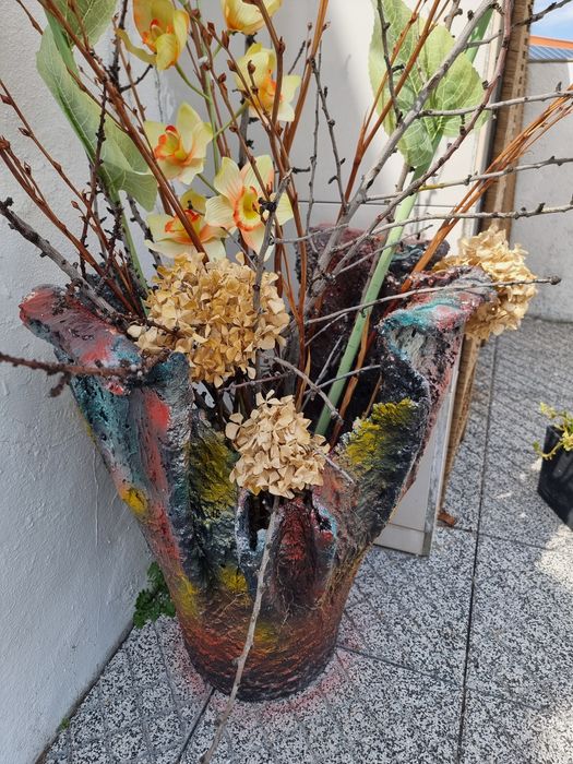 Vasos, arranjos florais e artigos decorativos