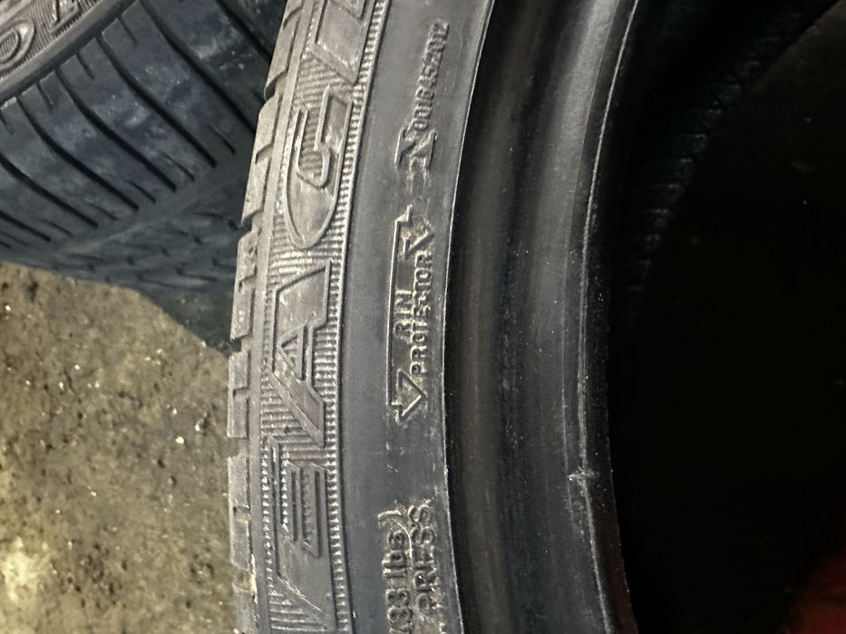Продам літню гуму 245/40 r18