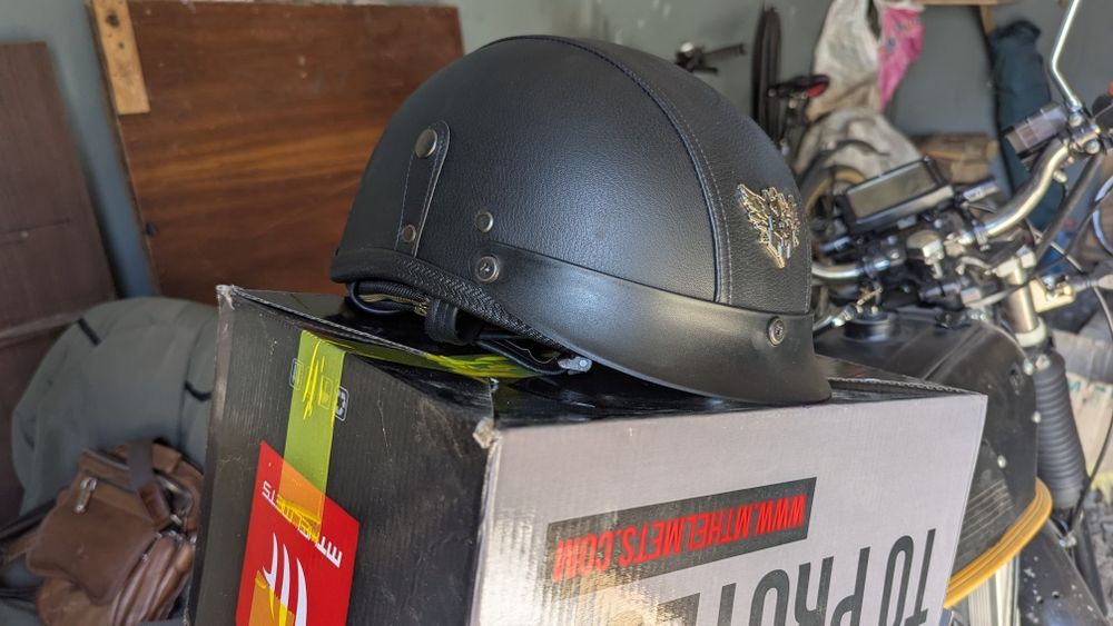 Класичний шолом для мотоцикла