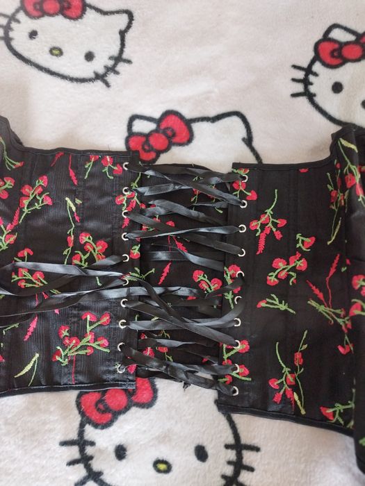 Gorset z kwiatowym wzorem