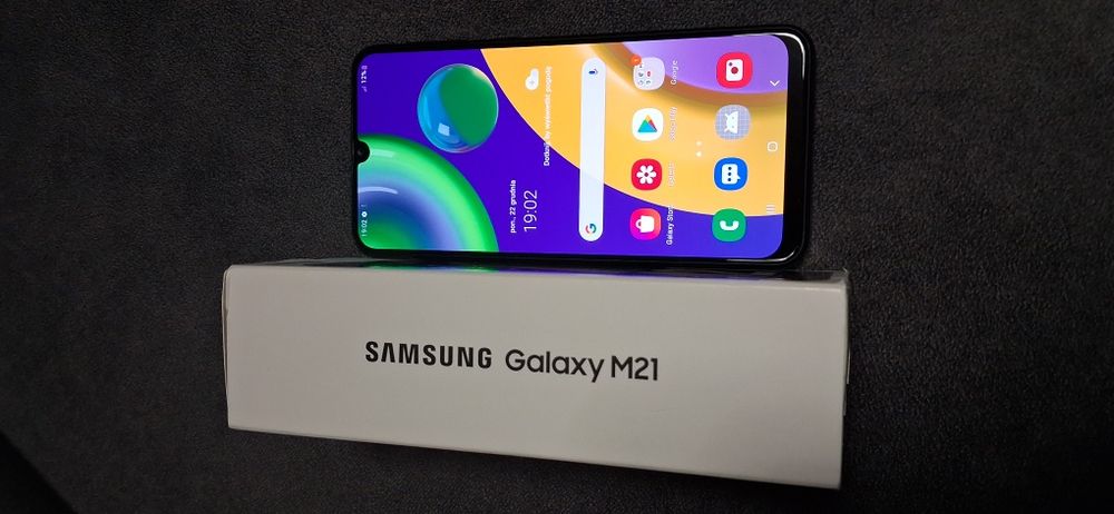 Sprzedam telefon Samsung M 21