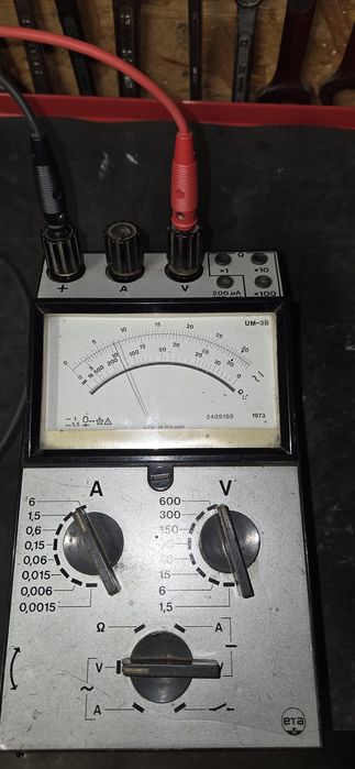 SPRAWNE Induktor IMI-31, Voltomierz UM-3B bakielitowe z czasów PRL