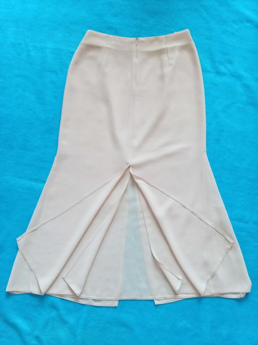 Длинная юбка бежевого цвета (спідниця)