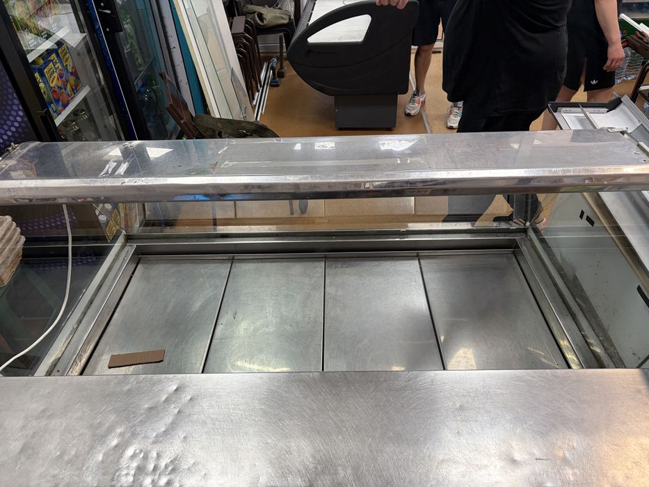 холодильна вітрина