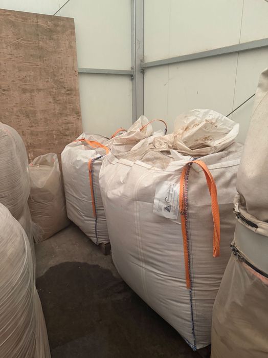 Trociny i pył ze stolarni