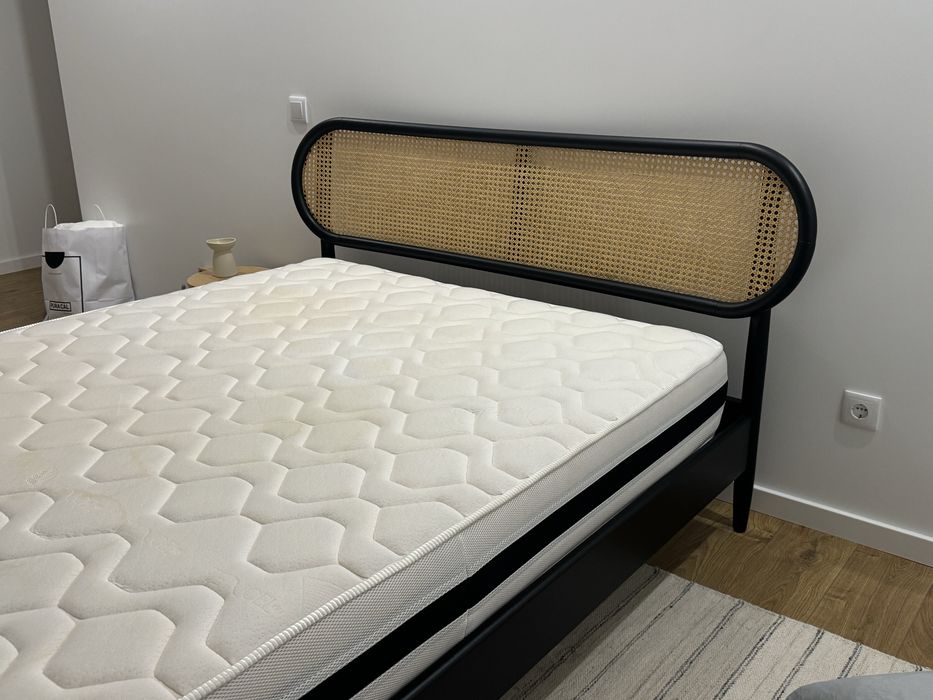 Cama de casal Sklum + colchão