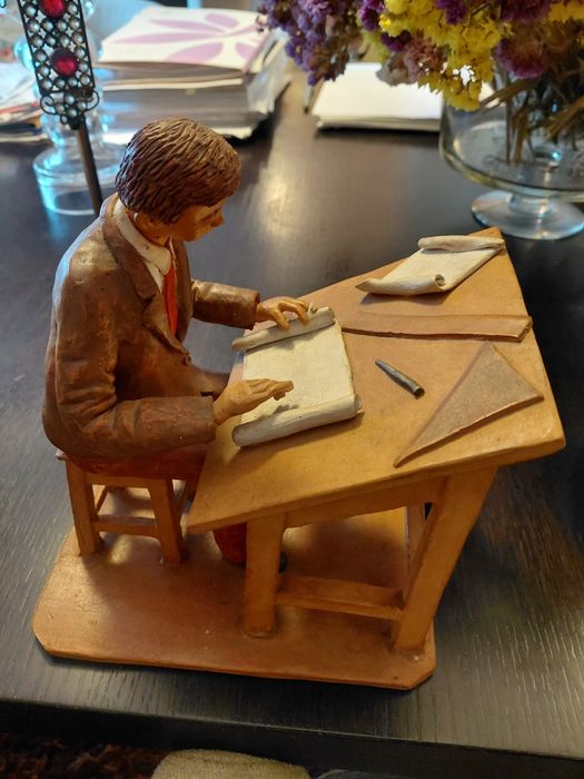 Escultura de arquiteto em gesso