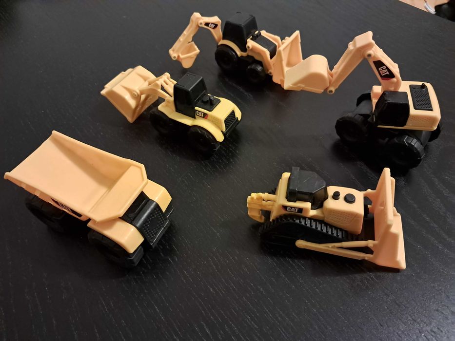 Carrinhos CAT  construções