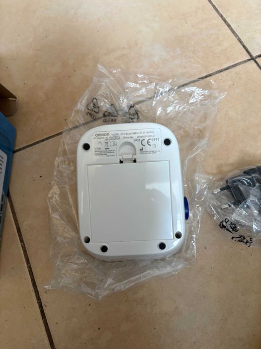 Автоматический тонометр с адаптором  Omron M2 Basic