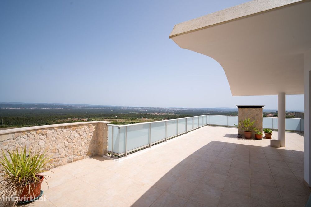 Exclusividade e Vistas de Mar e Serra em Serra do Bouro