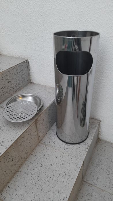 Caixote do Lixo Vertical com Cinzeiro em Aço Inox (58,5 cm) – Bom Estado