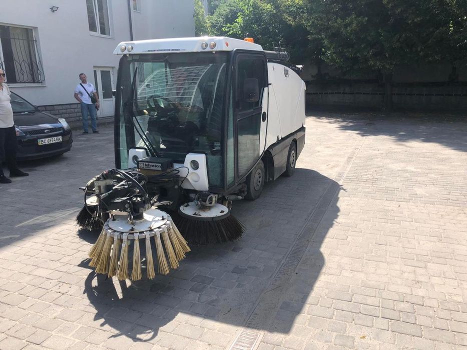 Вакуумна підмітально-прибиральна  машина   JOHNSTON CN200