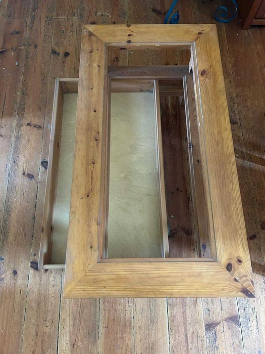 Mesa de centro em cerejeira com gaveta