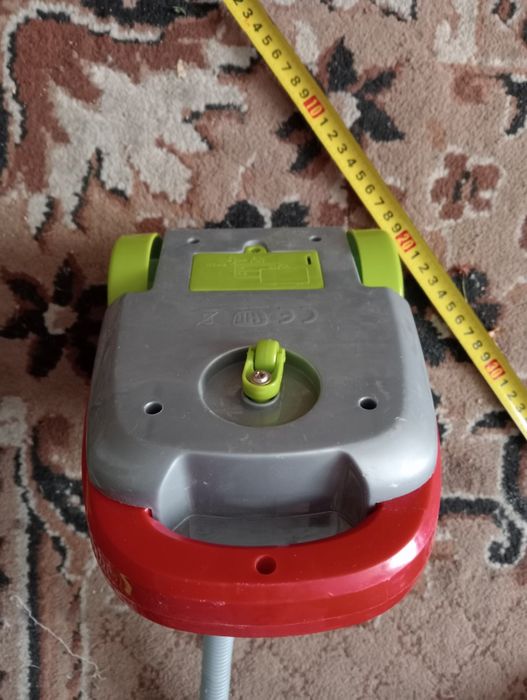 Пилосос детский на батарейках. Состояние рабочее.