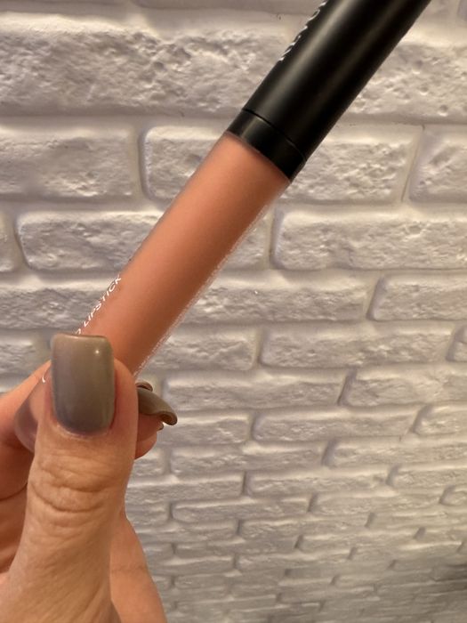 Revuele Supreme Matte матова помада - крем