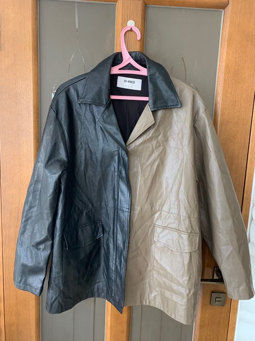 Двоколірна жіноча куртка з еко шкіри