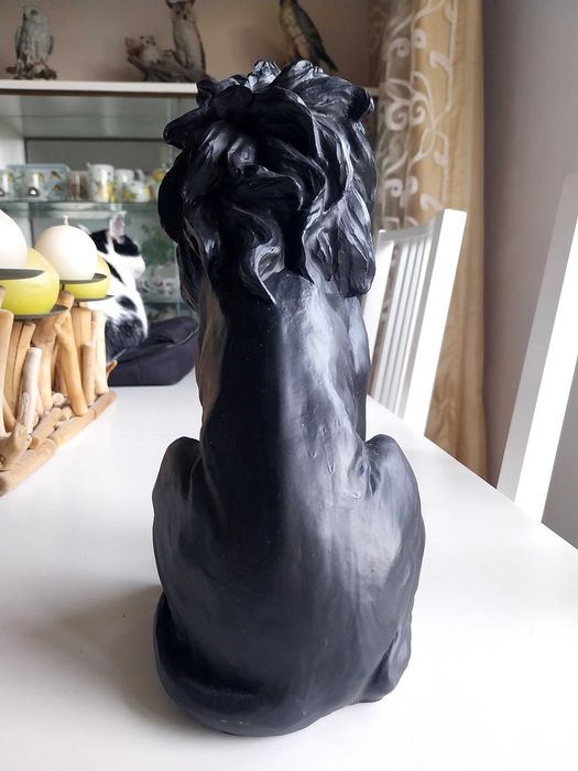Estátua/estatueta de leão preto