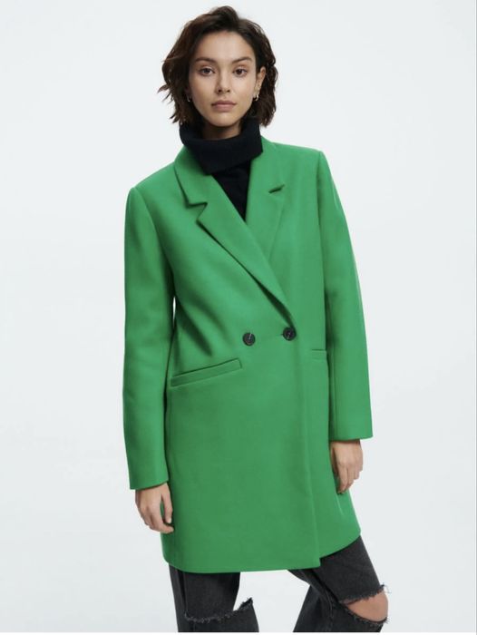 Нове пальто, зелений колір в розмірі 38.